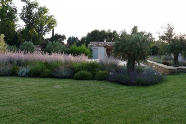 Suite jardin Rognes ( 13 - 84 - Paca - Aix )